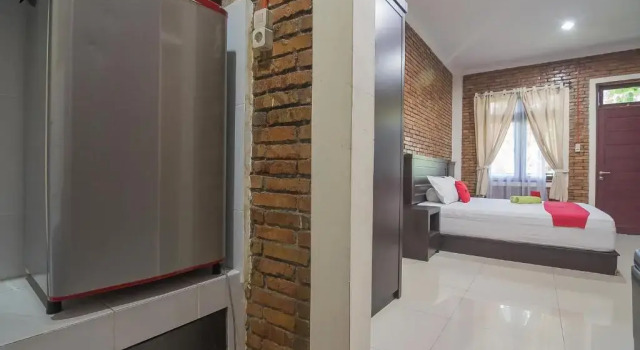 Люкс RedDoorz Plus near Cambridge City Square 2