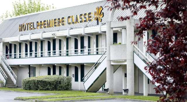 Кровать в общем номере Premiere Classe St Quentin en Yvelines Elancourt