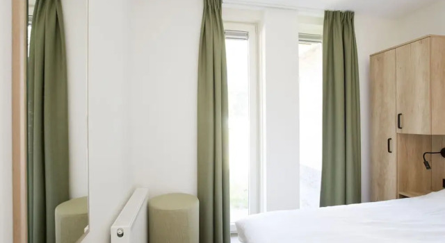Attractive Bungalow with Covered Terrace near Veluwe, Rezerwuj Hotel Hotele w Veluwe z parkingiem, Parking