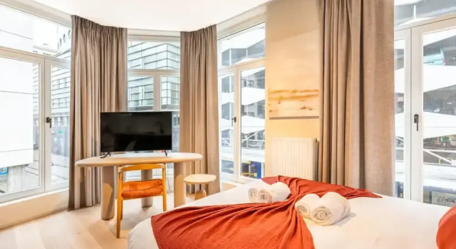 Trendy Modern Corner Studio With a View of Ghent