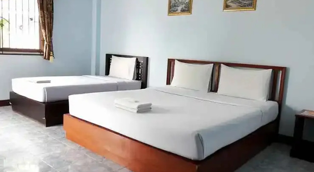 Fahproudfon Hotel, Varaa Hotelli Hotellit North-Eastern Thailand pysäköinnillä, Pysäköinti