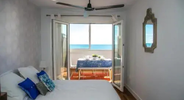 UrbanChic Beachfront Apt, Забронировать Апартаменты/квартира Отели Бенальмадена с парковкой, рядом с Индуистский храм, Парковка