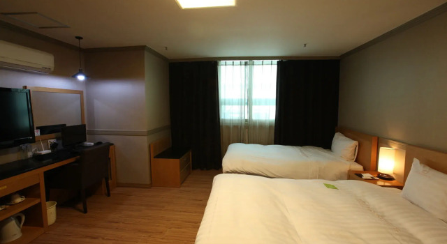 Changwon AT Business Hotel, Забронировать Отель Отели Чханвон 3 звезды, рядом с Курган Сонсан, 3*