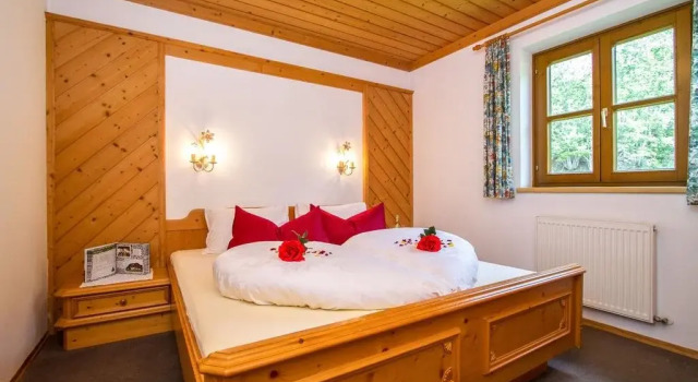 Ferienhaus Niedermoser, Забронировать Отель Отели Леоганг с парковкой, рядом с Asitzbahn II, Парковка