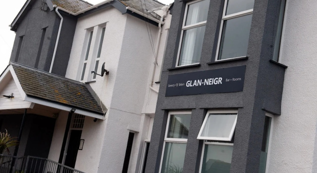 Glan Neigr Apart-Hotel by Guestz, Book Pension Rhosneigr Anglesey