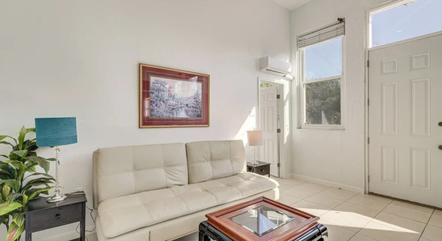 Near Apollo Beach! Bright Apt w/ Essentials, Rezerwuj Hotel Ruskin Floryda