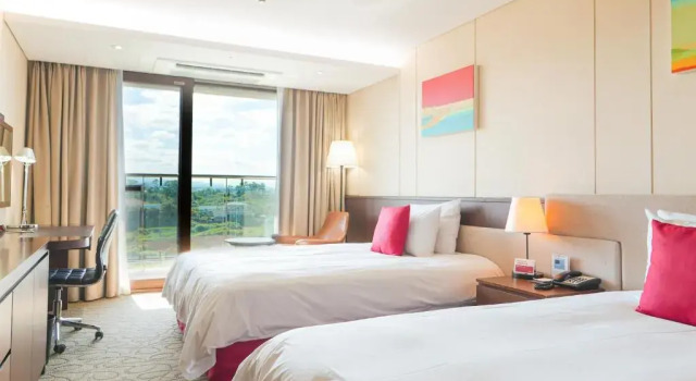 Двухместный семейный номер Standard Ramada by Wyndham Jeju Hamdeok