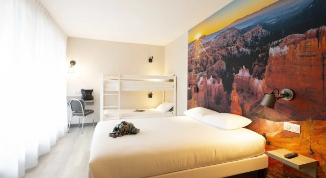 Standard- firedobbelt værelse Break Hotel
