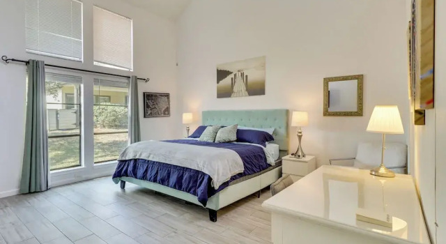 Family Retreat 1/2 Mi to Lake Travis: Pets Welcome, Забронировать Апартаменты/квартира Лейкуэй Greater Austin