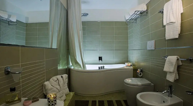 Люкс с балконом Mahara Hotel & Wellness