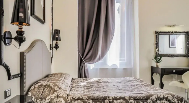 Номер Deluxe LOpera Rooms & Suite