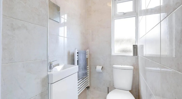 Коттедж 3 Bedroom House with Parking in Windsor