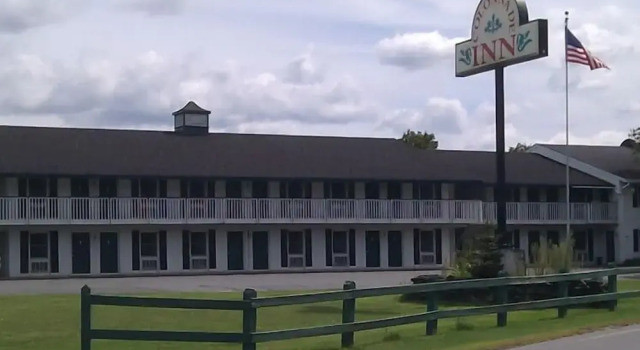 Colonnade Inn, Prenota Hotel Lyndonville Burke Mountain