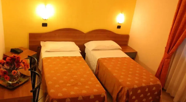 Трёхместный номер Standard Hotel Sara