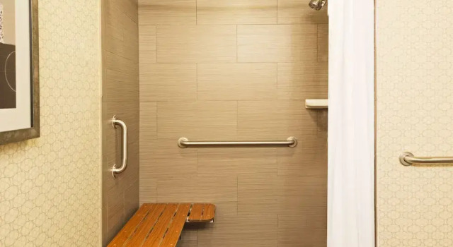 Двухместный номер Hearing accessible с балконом DoubleTree Suites by Hilton Austin Downtown Capitol