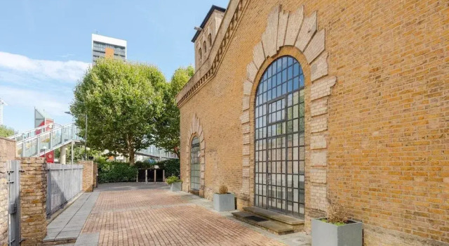Gorgeous 2 Bed In Converted Pumping House 4 Guests, Забронировать Апартаменты/квартира Апартаменты Лондона, рядом с Эко-парк Боу-Крик, Апартаменты/квартира