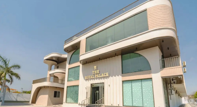 Travinities Hotel - The Royal Palace