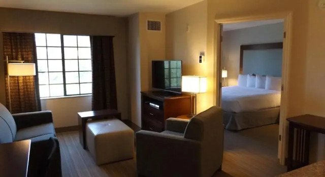 Четырёхместный люкс с 2 комнатами Homewood Suites by Hilton Jacksonville Deerwood Park