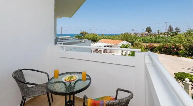 Двухместный номер Standard с балконом и с частичным видом на море Mrs Chryssana Beach Hotel