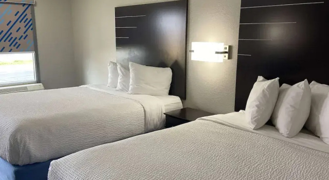 Четырёхместный номер Standard Days Inn by Wyndham Moss Point Pascagoula