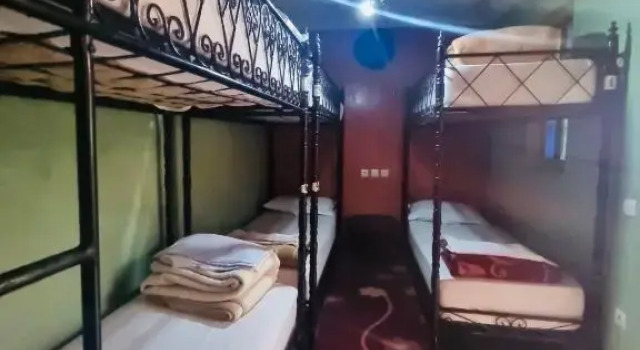 Кровать в общем номере Riad Jennah Rouge