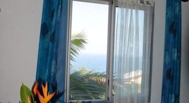 Studio In Petite Ile With Wonderful Sea View Furnished Garden And Wifi 4 Km From The Beach, Забронировать Апартаменты/квартира Петит-Иль Сен-Пьер