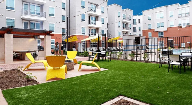 Landing Apartments Downtown Arlington, Забронировать Апартаменты/квартира Отели Арлингтон с парковкой, рядом с Arlington Museum of Art, Парковка