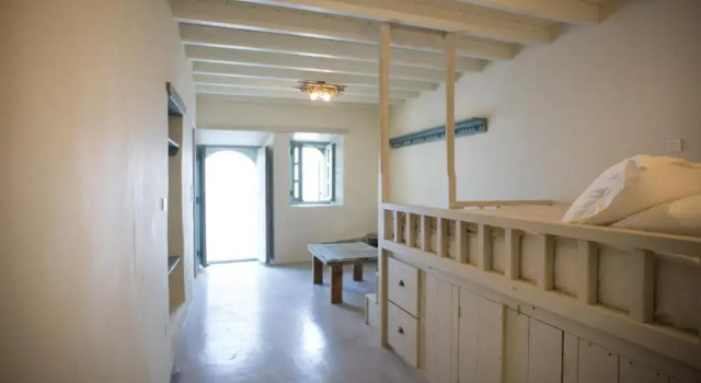 Pyrgos Stone House, Prenota Hotel Emporeiós Pali