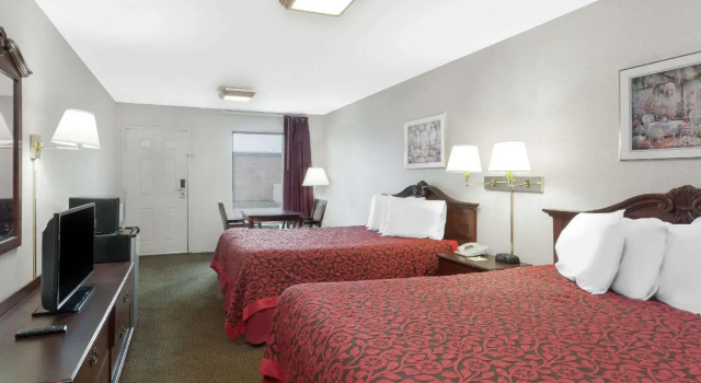 Четырёхместный номер Standard Days Inn by Wyndham Morristown