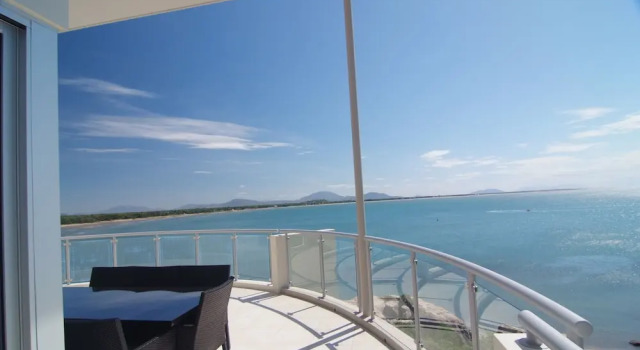 Номер Luxury Пентхаус с 3 комнатами с балконом Coral Cove Apartments - Absolute Beachfront Resort Bowen