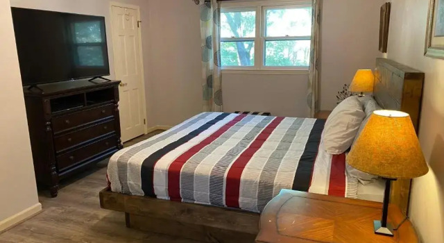 Downtown Family Retreat - 5 Bedrooms, 3 Minutes to Dahlonega, Pool, Hot Tub, Game Rooms, Boek Hotel Dahlonega Georgia