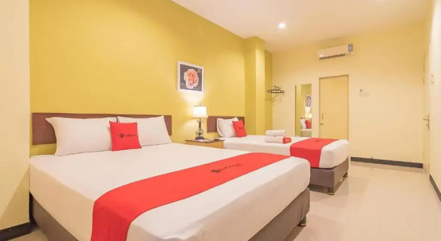 Семейный номер Standard RedDoorz at H Agus Salim Street Pontianak
