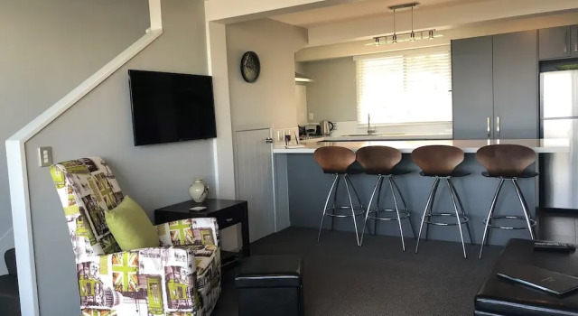 Getaway by the Lake, Забронировать Отель Отели Lake Taupo 4 звезды, 4*