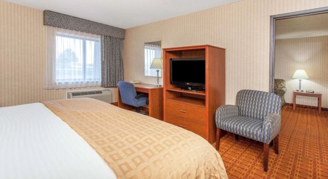 Двухместный люкс Baymont by Wyndham Detroit/Roseville