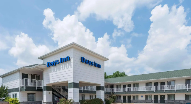 Шестиместный номер Standard Days Inn by Wyndham Andover