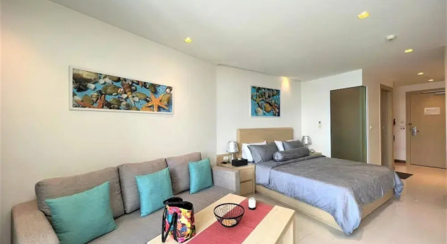 Апартаменты Maroon Studio at the Beachfront