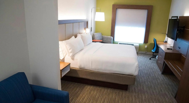 Двухместный люкс Holiday Inn Express & Suites Alexandria by IHG