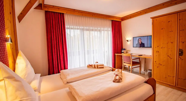 Двухместный номер Standard с балконом и с видом на горы Vital- und Wellnesshotel Albblick