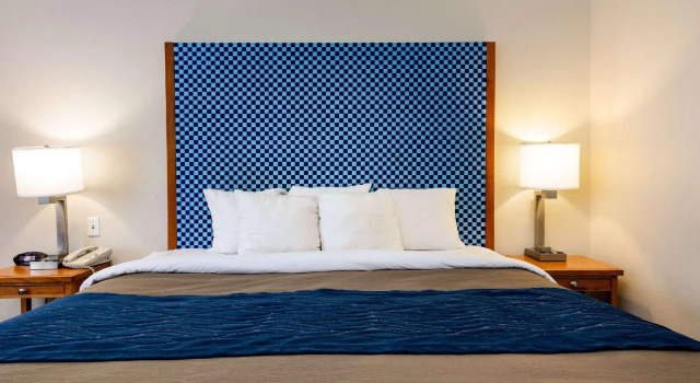 Двухместный номер Standard Spark by Hilton Savannah Airport