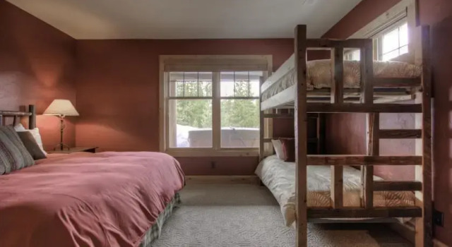 Powder Ridge Cabins by Big Sky Vacation Rentals, Забронировать Апартаменты/квартира Апартаменты Биг-Скай, рядом с Explorer Ski Lift, Апартаменты/квартира