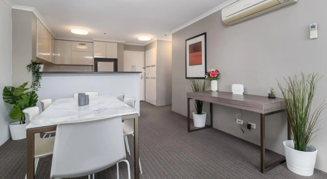 2BR 2Bath L8 Executive Apartment, in City Centre, Забронировать Апартаменты/квартира Отели Канберры с парковкой, рядом с Парк Commonwealth, Парковка