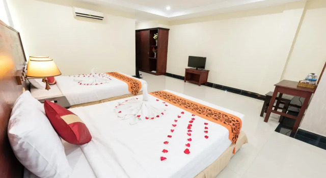 Grand XL Hotel, Buchen Sie Hotel Hotels in Kandal mit Parkplatz, Parkplätze
