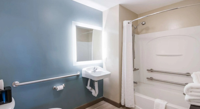 Двухместный люкс Sleep Inn & Suites Columbus near Fort Benning