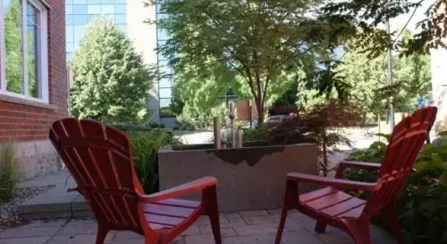 Suite urbaine, 1 lit Queen, Rezervasyon Otel Granby Eastern Townships