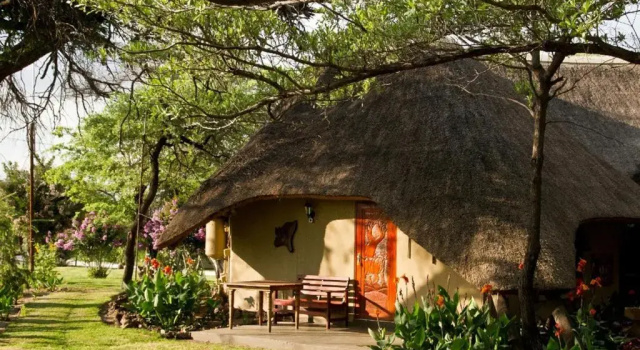 Бунгало Hakusembe River Lodge