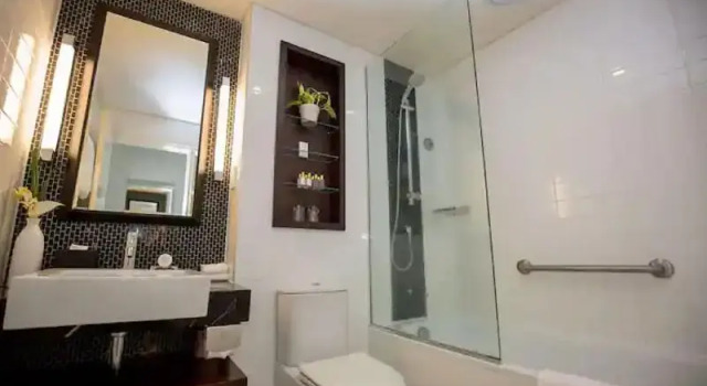 Номер Executive с балконом и с видом на море Grand Papua Hotel