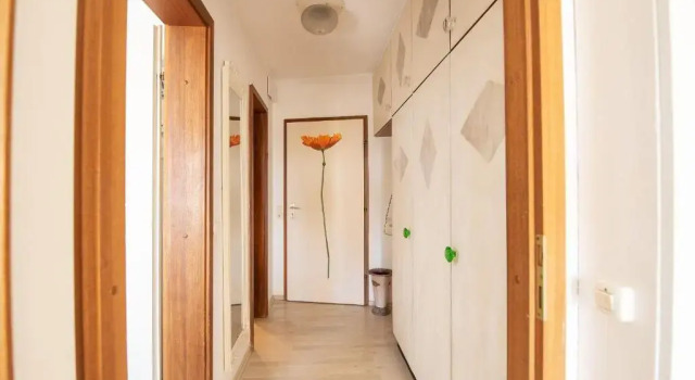 Ferienwohnung-mit-Balkon-sonnig-4-Stock-Schwimmbad-Sauna-inklusive-100m-zum-Strand