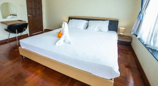 Penthouse Pool Villa Pattaya, Забронировать Вилла Отели Центральной Паттайя с бассейном, рядом с Торговый центр Harbor Pattaya, Бассейн