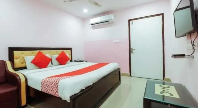 iROOMZ Hotel Diamond Park