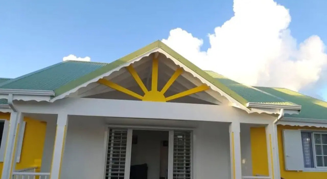 Villa with 3 Bedrooms in Saint-François, with Wonderful Sea View, Private Pool, Enclosed Garden, Rezerwuj Willa Hotele w Grande-Terre z basenem, Basen